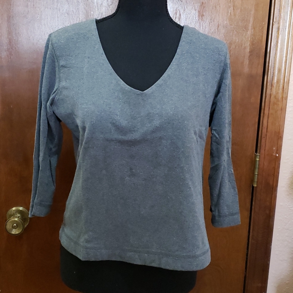 Gray light weight 3/4 sleeve sweater Large